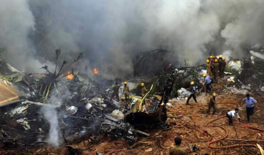 Pakistán investiga causas de siniestro aéreo en el que murieron 47 personas