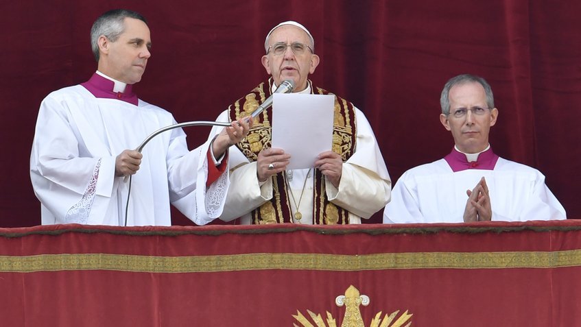 El papa dice que actual persecución de cristianos es mayor e igual de cruel