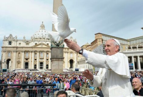 El papa se reunirá con Santos y Uribe para mediar tras acuerdo de paz