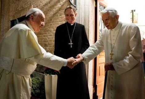 Papa Francisco visitó a Benedicto XVI para felicitarle la Navidad
