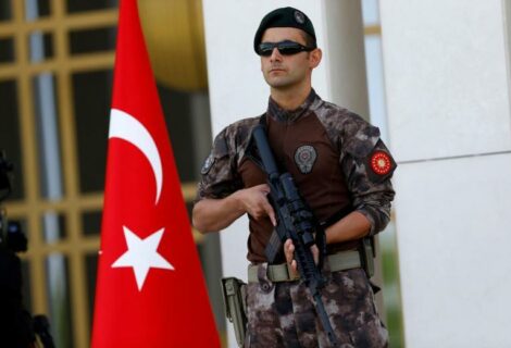 Turquía detiene a 235 personas por vínculos con la guerrilla kurda