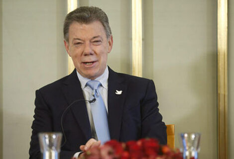Santos dice que aún "se está a la expectativa" sobre EEUU de Trump