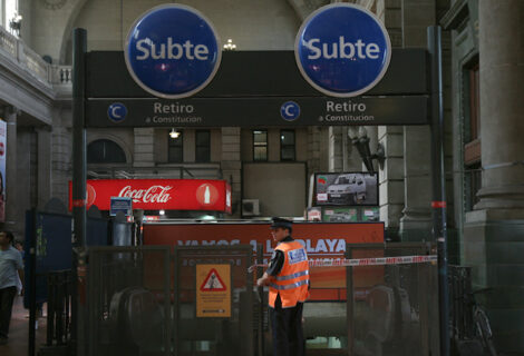 Miles de usuarios afectados por huelga de empleados del metro de Buenos Aires