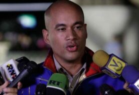 PSUV pide al TSJ declarar nulo acuerdo del parlamento contra Maduro