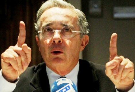 Uribe destaca el esfuerzo del Gobierno argentino para salir de "un desastre"