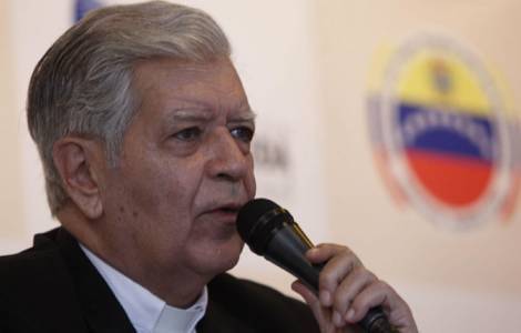 Arzobispo de Caracas critica compra de armas mientras pueblo «pasa hambre»