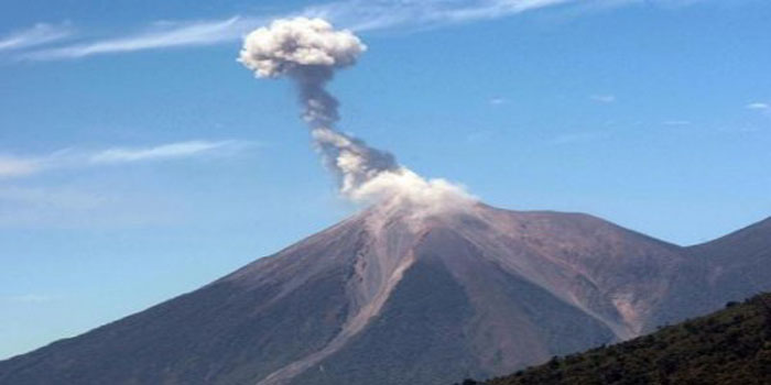 Volcán de Fuego de Guatemala registra nueve explosiones débiles