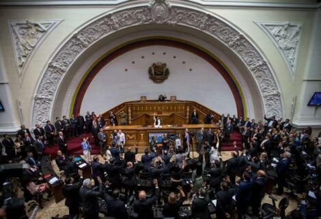Cámara venezolana pide a poderes cesar actuaciones que limitan derecho a voto