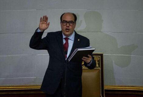 Opositor Julio Borges jura como nuevo presidente del Parlamento venezolano