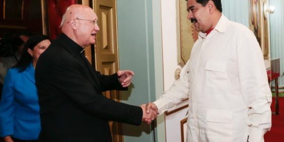 Delegados del Gobierno en diálogo venezolano se reúnen con enviado del papa