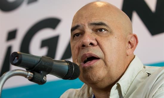 Oposición dice revisa con expertos plan para reactivar diálogo en Venezuela