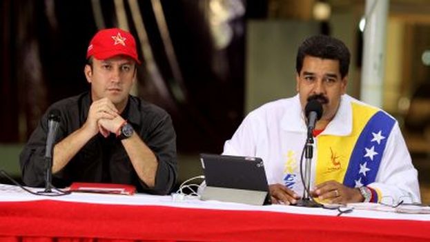Maduro dice no ha abandonado cargo y juramenta «Comando Antigolpe»