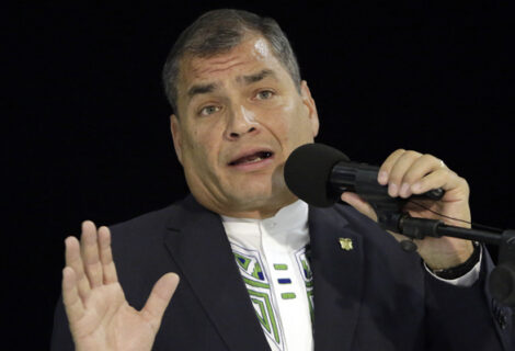 Rafael Correa dialoga con Felipe VI en su despedida de España como presidente