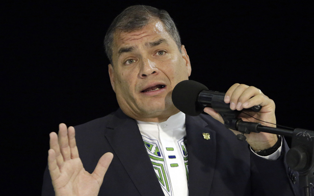 Rafael Correa dialoga con Felipe VI en su despedida de España como presidente