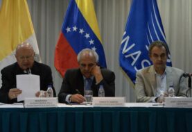 Vaticano espera que se inicie una "nueva etapa de diálogo" en Venezuela