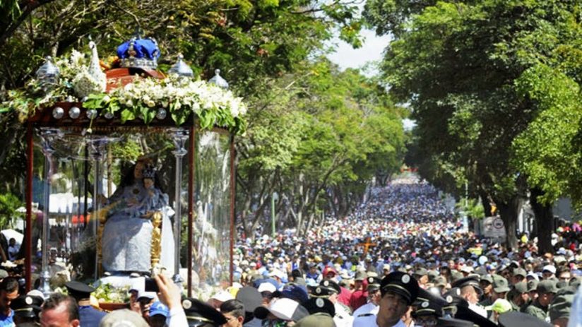 Venezolanos piden por el país en procesión de la Divina Pastora