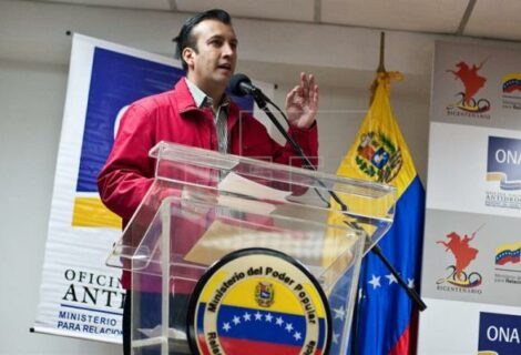 Maduro hará anuncios para "transformación" económica, dice vicepresidente