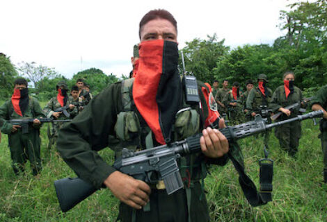 Grupo armado retiene a 8 personas en región fronteriza con Venezuela