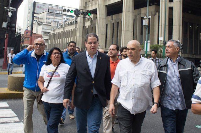 Diputado opositor venezolano denuncia en Fiscalía violación de inmunidad