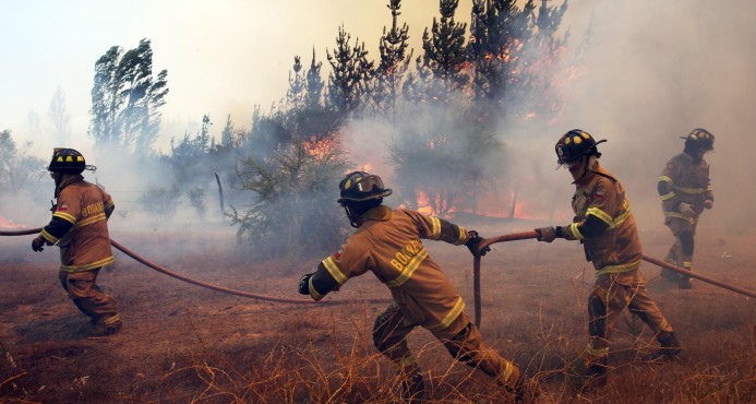 Bachelet destaca avance en el combate contra incendios forestales en Chile