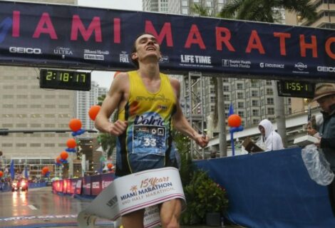 El estadounidense Zablocki gana el maratón de Miami