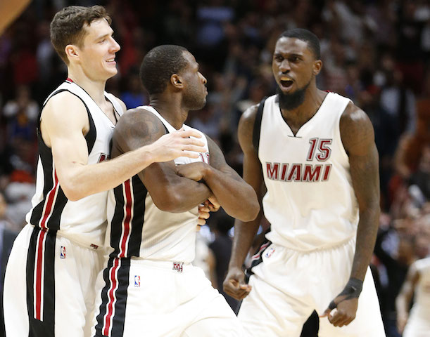 Los Heat sorprenden a Warriors con triple de Waiters