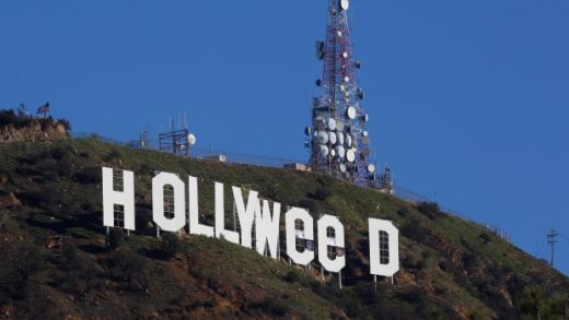 Cambian el famoso letrero blanco de Hollywood para que aluda a la marihuana