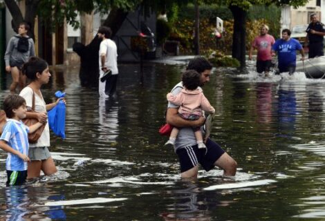 Más de 500 personas evacuadas en provincia argentina por las inundaciones