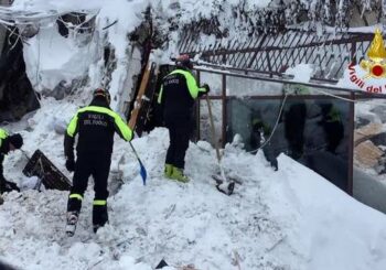Son ocho los supervivientes hallados hasta ahora en hotel italiano sepultado