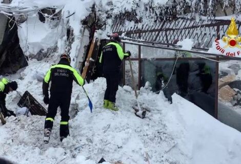 Son ocho los supervivientes hallados hasta ahora en hotel italiano sepultado