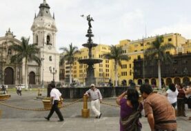 El centro de Lima, patrimonio de humanidad abandonado al polvo y las cenizas
