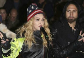 Madonna aparece por sorpresa en una "Marcha de las Mujeres" llena de artistas