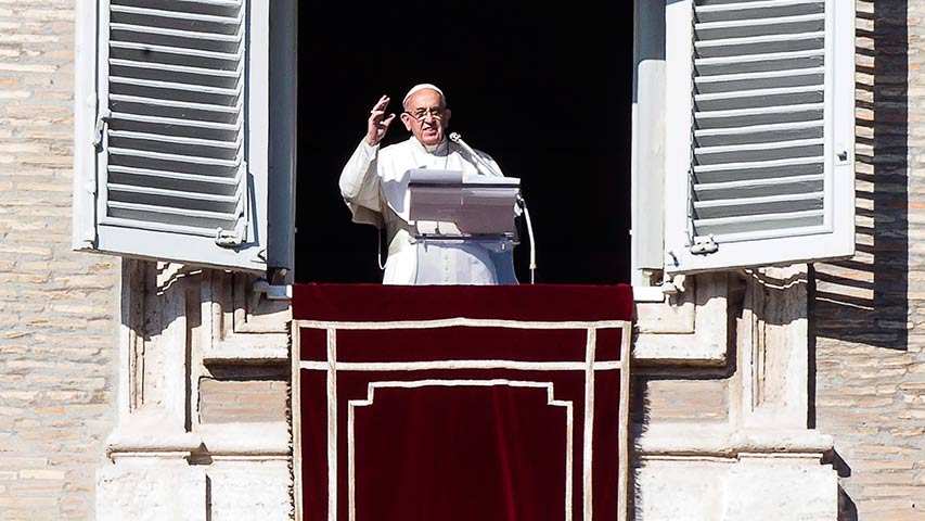 Papa Francisco pide prudencia ante las alarmas desatadas por Trump