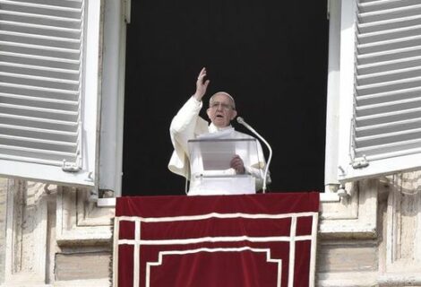 El papa pide a las iglesias que alivien la emergencia en el centro de Italia