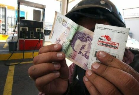 Venezuela comienza a vender gasolina en moneda internacional en la frontera