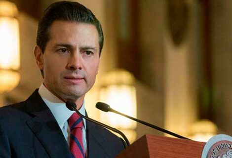 Peña Nieto "lamenta y reprueba" la orden de Trump para construir muro