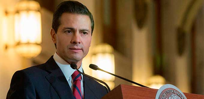 Peña Nieto «lamenta y reprueba» la orden de Trump para construir muro