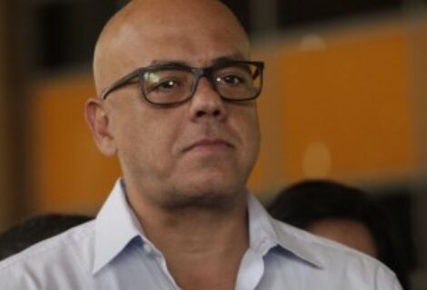 PSUV acusa al jefe de obispos venezolanos de "boicotear" el diálogo