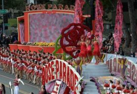 Tradicional Desfile de Rosas en EEUU honra a víctimas de matanza de Orlando
