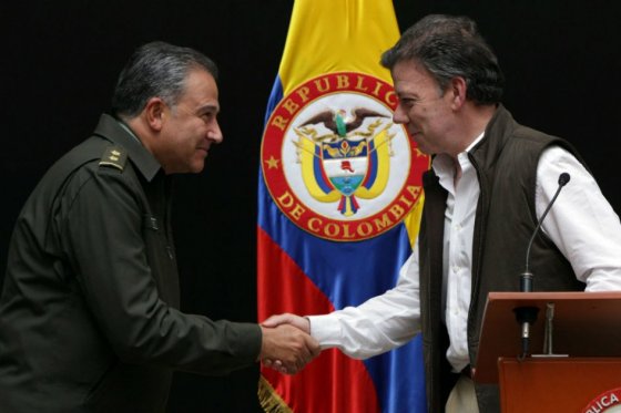Santos postulará al general retirado Oscar Naranjo como vicepresidente