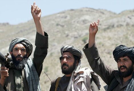 Talibanes le piden a Trump que retire sus tropas para acabar con la guerra