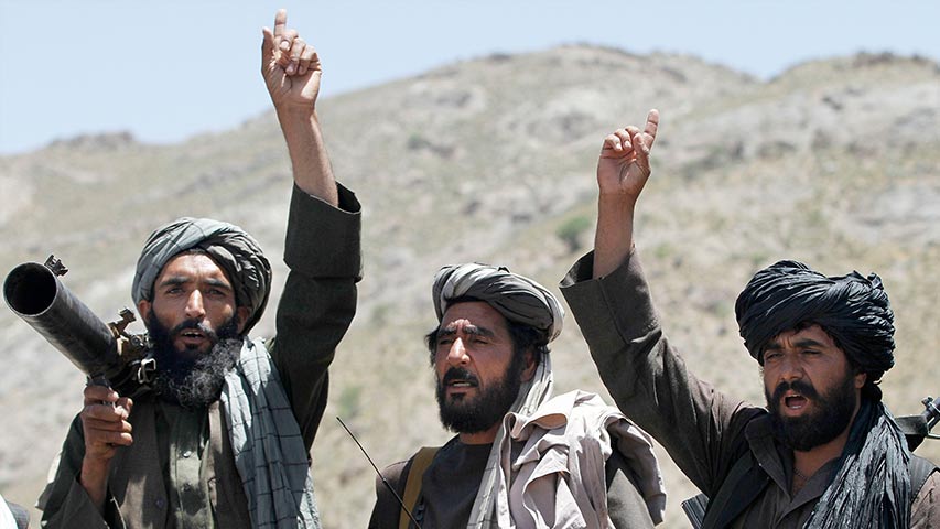 Talibanes le piden a Trump que retire sus tropas para acabar con la guerra