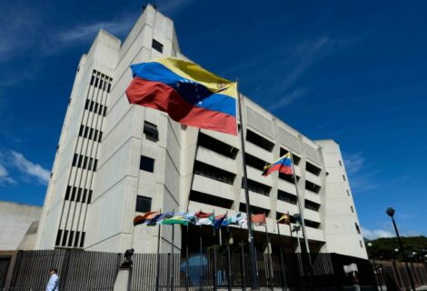 Supremo venezolano declara la nulidad de actos del Parlamento por desacato