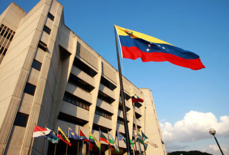 TSJ dice Parlamento no tiene facultad para destituir a Maduro