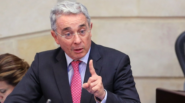 Uribe critica visita de Hollande a zona de concentración de las FARC