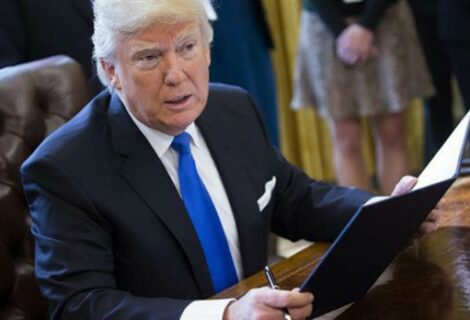 Trump insiste en "proteger las urnas" de EEUU aunque pospone orden ejecutiva