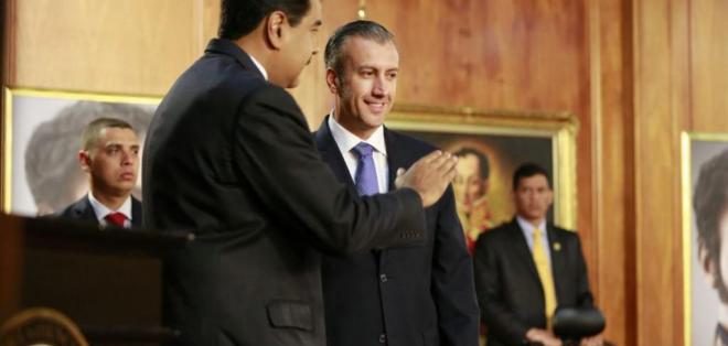 Maduro delega 15 de sus atribuciones al vicepresidente