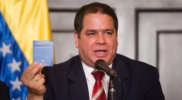 Diputado pide entrega de pasaportes a venezolanos que llevan meses esperando