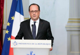 Hollande destaca "el coraje" de los militares agredidos en el Louvre
