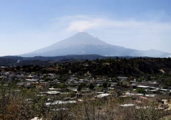 México eleva a amarillo fase 3 la alerta por volcán Popocatépetl